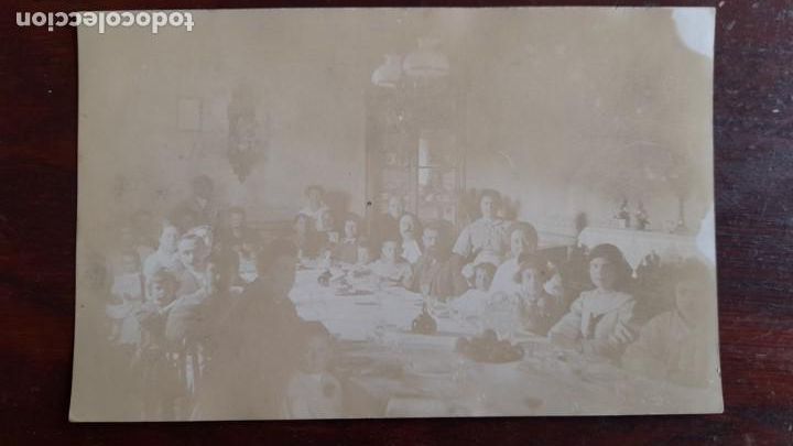 Photographie ancienne: Tarjeta postal imagen de celebraci&oacute;n en comedor de fonda o restaurante, de principios del XX,