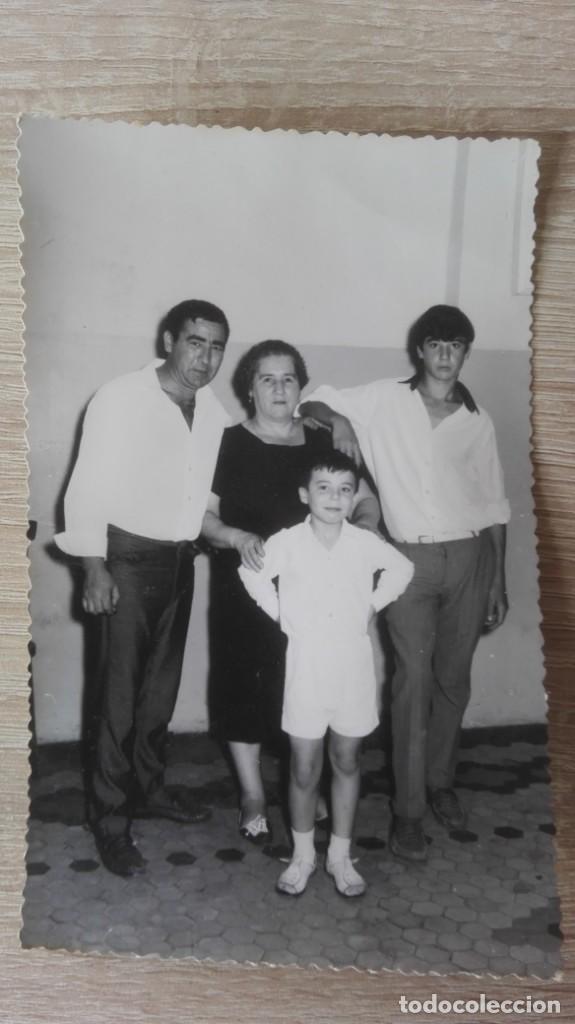 Fotografia antica: FOTO ABUELA CON HIJO Y NIETOS, EN BLANCO Y NEGRO-FOT&Oacute;GRAFO F.MART&Iacute;N (VALENCIA)-02/08/1965.