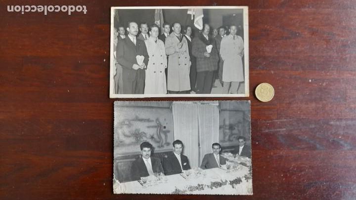 Fotografia antica: Una fotograf&iacute;a grupo de hombres en celebraci&oacute;n religiosa popular, a&ntilde;os 50&acute;s dos fotos a elegir