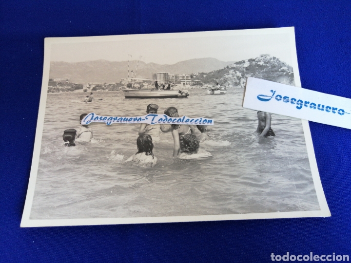 Fotografia antiga: PLAYA CON NI&Ntilde;OS MODELOS BARCO FOTOGRAFIA ANTIGUA