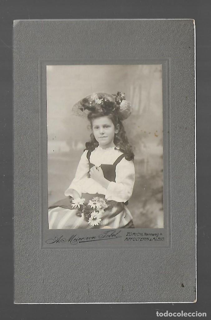Fotografia antiga: E15- FOTOGRAF&Iacute;A ANTIGUA - UNA NI&Ntilde;A CON FLORES EN LA CABEZA- FOTO - JOVEL - ZURICH-