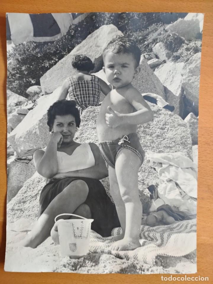 Fotograf&iacute;a antigua: Foto ni&ntilde;o en la playa