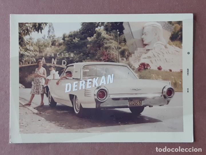 Alte Fotografie: ANTIGUA FOTOGRAF&Iacute;A MUJER CON DOS NI&Ntilde;OS EN UN COCHE. CARACAS? VENEZUELA. 1963. A&Ntilde;OS 60. KODAK.