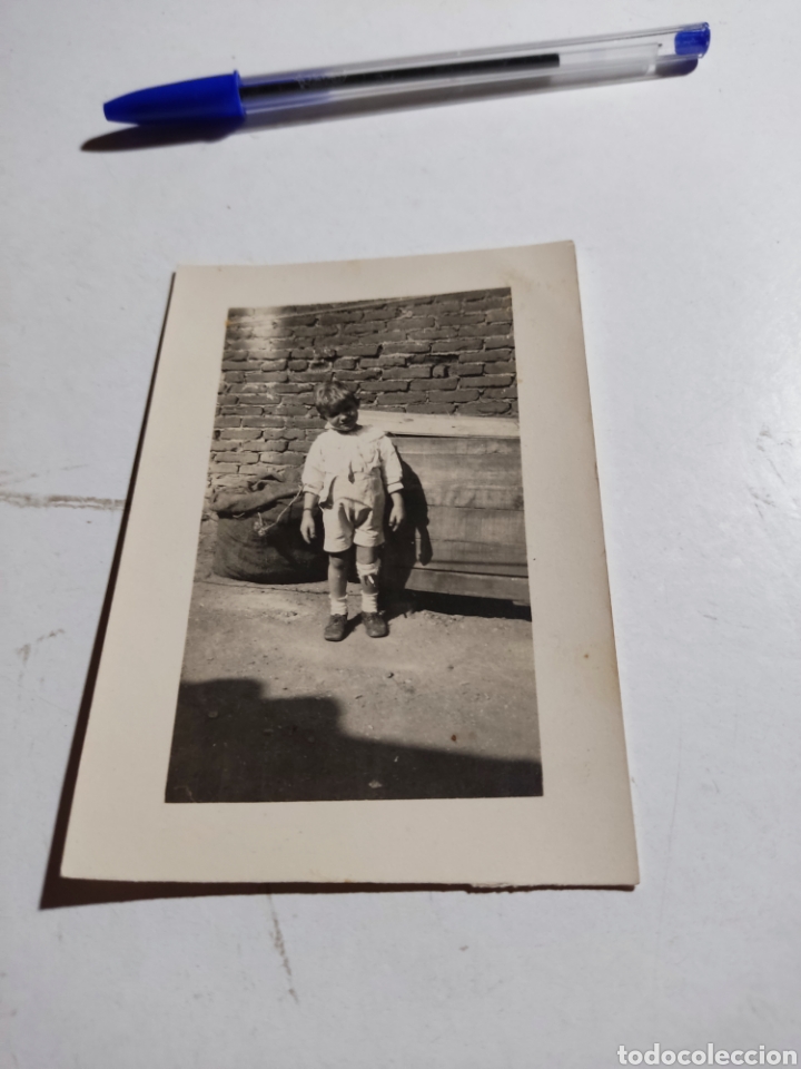 Alte Fotografie: Fotograf&iacute;a antigua ni&ntilde;o con remendos