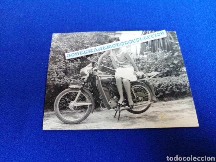 Fotografia antica: MOTO ANTIGUA CON MODELO FOTOGRAF&Iacute;A ANTIGUA