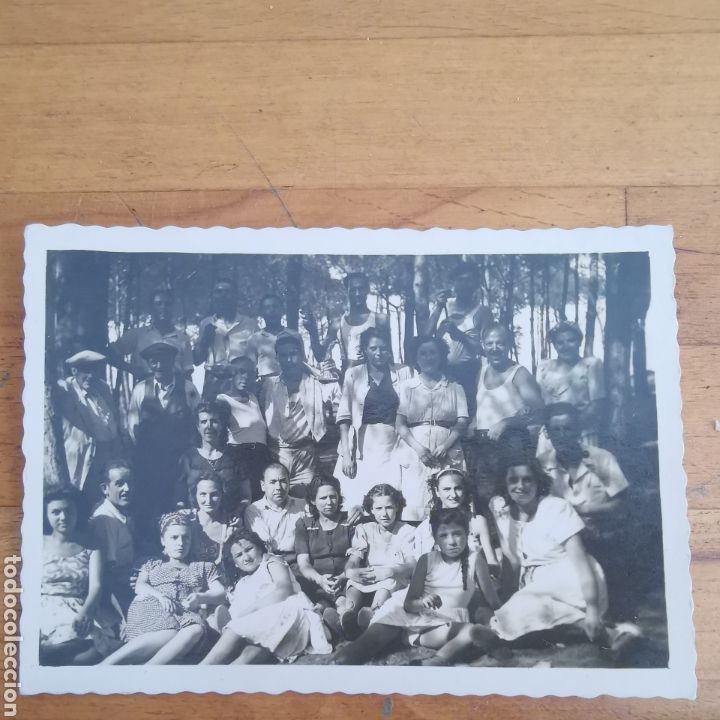 Fotografia antiga: Peque&ntilde;a fotograf&iacute;a de excursi&oacute;n a Emp&uacute;ries de 1947