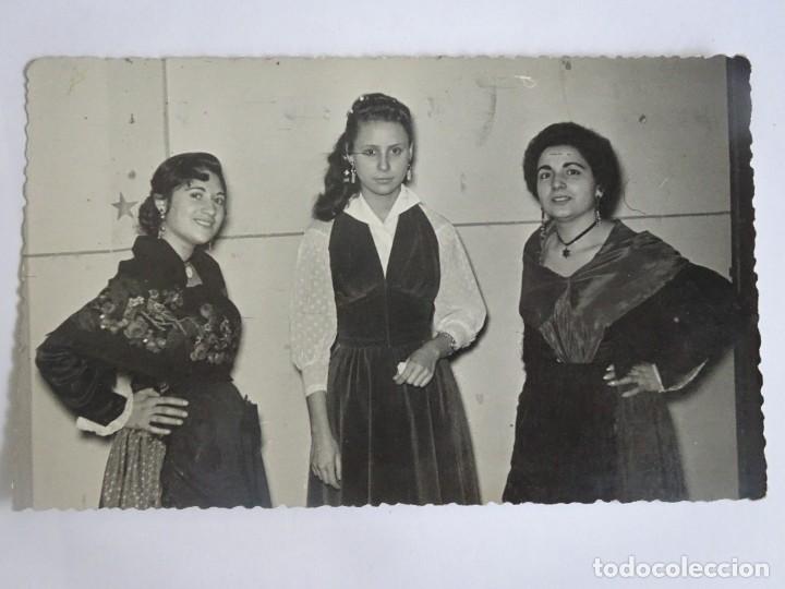 Photographie ancienne: ANTIGUA FOTOGRAF&Iacute;A , TRES CHICAS CON TRAJES T&Iacute;PICOS , VER FOTOS