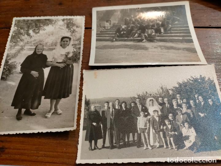Fotografia antiga: Fotograf&iacute;as antiguas troqueladas blanco negro boda grupo amigos abuela familia postal
