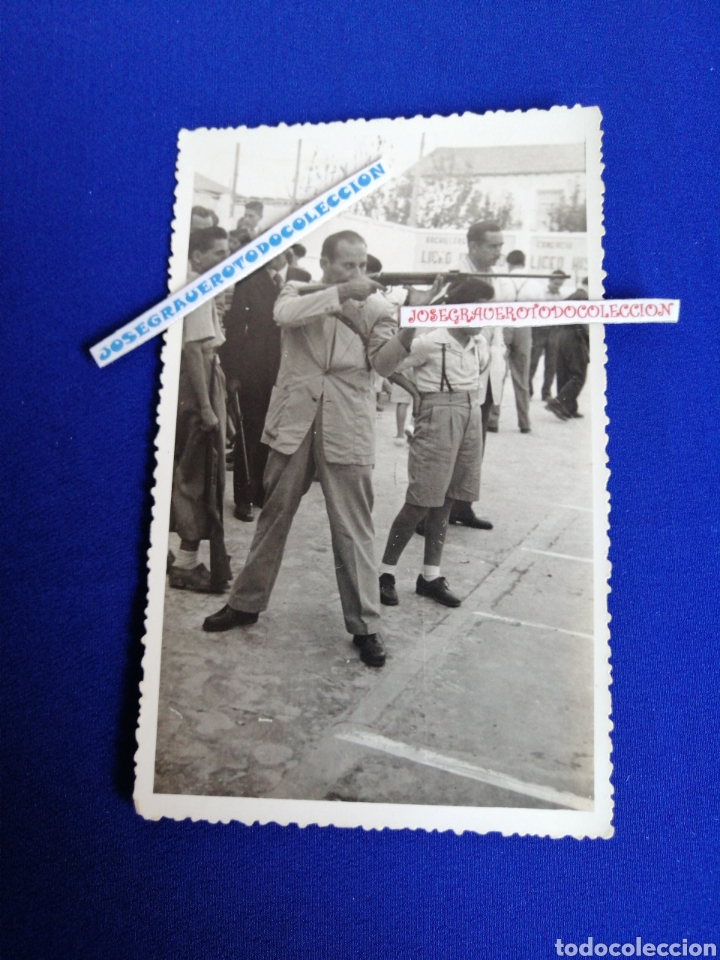 Fotografia antica: FERIA PARQUE DE ATRACCIONES SE&Ntilde;OR DISPARANDO FOTOGRAF&Iacute;A ANTIGUA