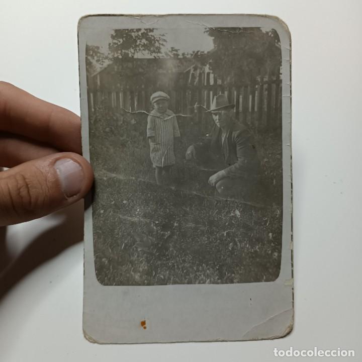 Alte Fotografie: ANTIGUA FOTOGRAFIA - PADRE CON SU HIJO EN EL JARD&Iacute;N - SIGLO XIX - FOTO MODERNISTA / 19