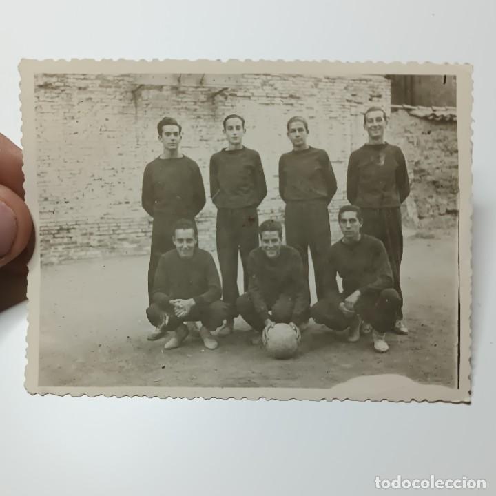 Antique Photography: ANTIGUA FOTOGRAFIA - EQUIPO DE JUGADORES DE F&Uacute;TBOL - DEPORTE - FUTBOLISTAS EN EL PUEBLO / 142