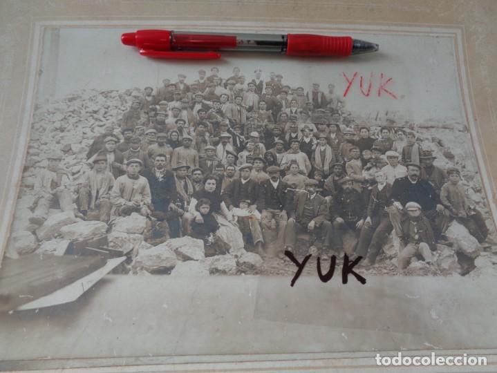 Antique Photography: CURIOSA FOTO FOTOGRAFIA DE GRUPO DE PERSONAS DEL PUEBLO DE ALZIRA - ALCIRA (VALENCIA) - CIRCA 1920
