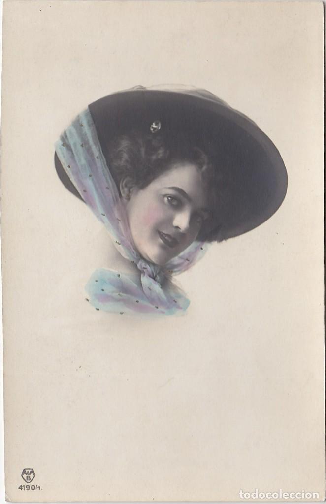 Fotografia antiga: Antigua Fotograf&iacute;a - Muchacha con Sombrero - Tarjeta Postal Francesa Coloreada 4190/1 - 137x88mm.