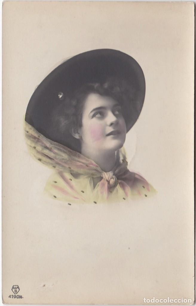 Fotograf&iacute;a antigua: Antigua Fotograf&iacute;a - Muchacha con Sombrero - Tarjeta Postal Francesa Coloreada 4190/6 - 137x88mm.