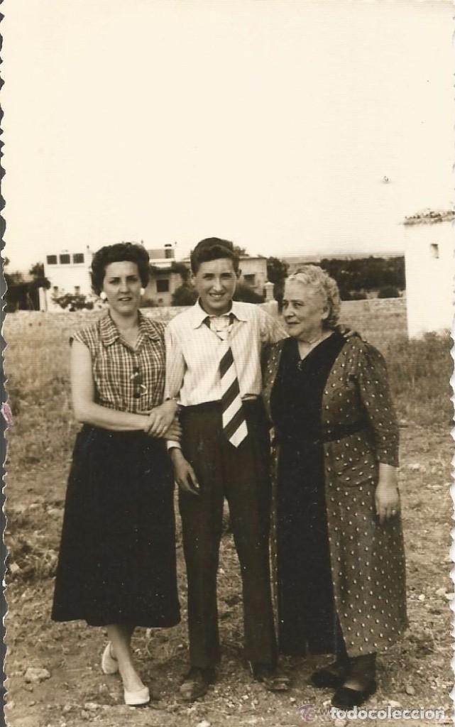 Photographie ancienne: :::: PV68 - FOTOGRAFIA - JOVENCITO CON DOS SE&Ntilde;ORAS