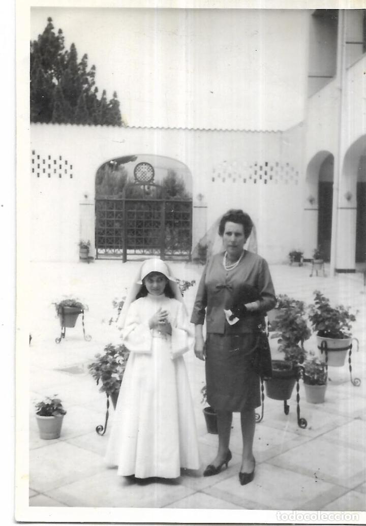 Photographie ancienne: :::: PR57 - FOTOGRAFIA - JOVENCITA DE PRIMERA COMUNION CON SU MAMA