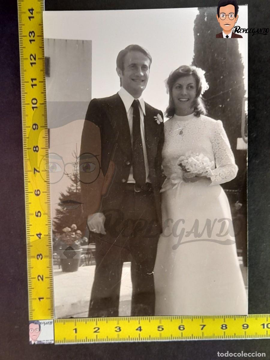 Fotograf&iacute;a antigua: NOVIOS EL D&Iacute;A DE SU BODA / FOTO ANTIGUA EN BLANCO Y NEGRO A&Ntilde;OS 70 - ESPA&Ntilde;A - MARIDO MUJER