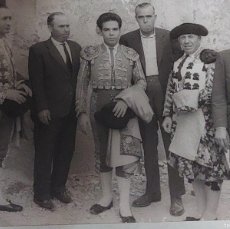 Fotografía antigua: FOTOGRAFÍA DE TORERO Y CUADRILLA EN ALICANTE SIN DETERMINAR