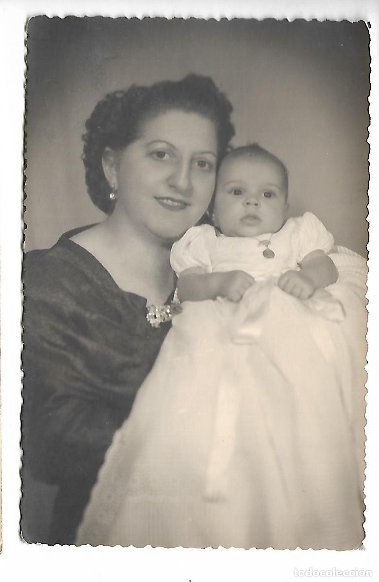 Fotografia antica: E42- BONITA FOTOGRAFIA ANTIGUA UN MADRE CON SU HIJO -FOTO- QUINTERO JARABA-AVILES. 1.955