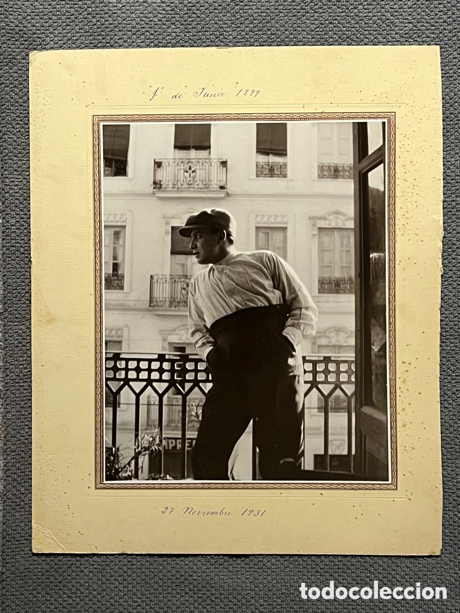 Photographie ancienne: FOTOGRAF&Iacute;A VALENCIANO EN EL BALCON&hellip;. (1899-1931) Med&iacute;das: 34 x 42 cm.,