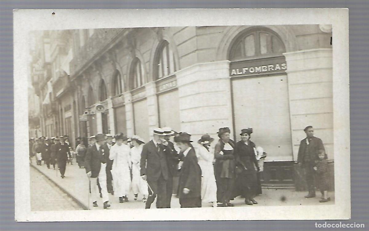 Fotografia antiga: E42- FOTOGRAFIA DE - PASEANDO POR LAS CALLES - FOTO - - - -