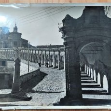 Fotografía antigua: LOS ARCOS DE LA VIRGEN DEL ROMERO DE CASCANTE - FOTOGRAFÍA MUY ANTIGUA Y ORIGINAL 24 X 18 CM. Lote 386672734