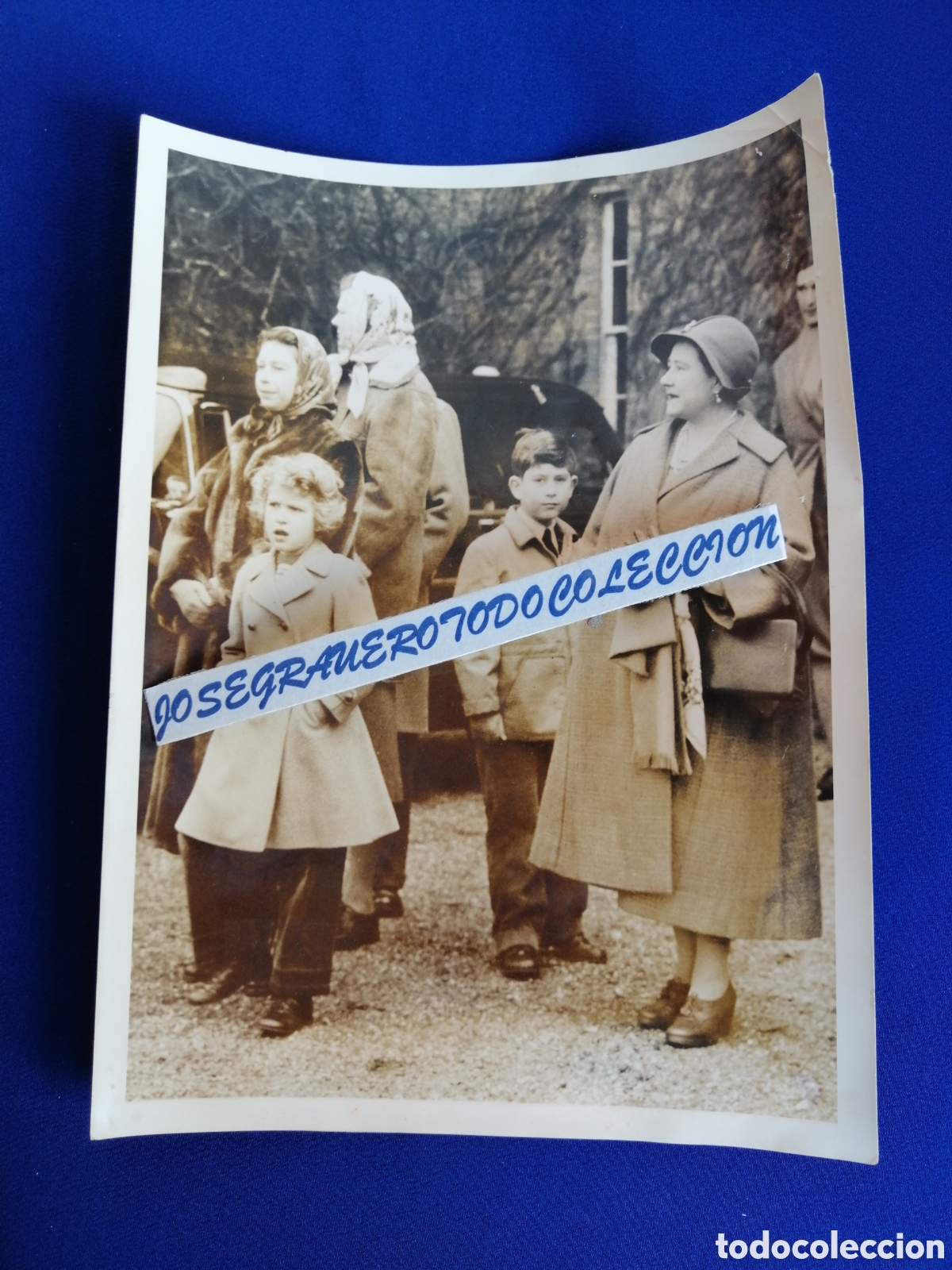 Fotografia antica: QUEEN AND ROYAL CHILDREN AT HUNT MEET (9-1-58)INTERNATIONAL NEWS PHOTOS