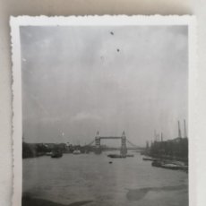 Fotografía antigua: FOTOGRAFIA PUENTE DE LONDRES, TOWER BRIDGE, AÑOS 50. Lote 389760924