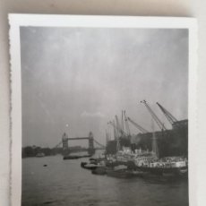 Fotografía antigua: FOTOGRAFIA PUENTE DE LONDRES, TOWER BRIDGE, AÑOS 50. Lote 389761004