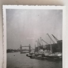 Fotografía antigua: FOTOGRAFIA PUENTE DE LONDRES, TOWER BRIDGE, AÑOS 50. Lote 389761064