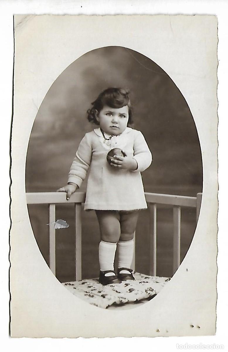Fotografia antiga: ER- FOTOGRAFIA ANTIGUA DE UNA NI&Ntilde;A EN UN SILLON FOTO-