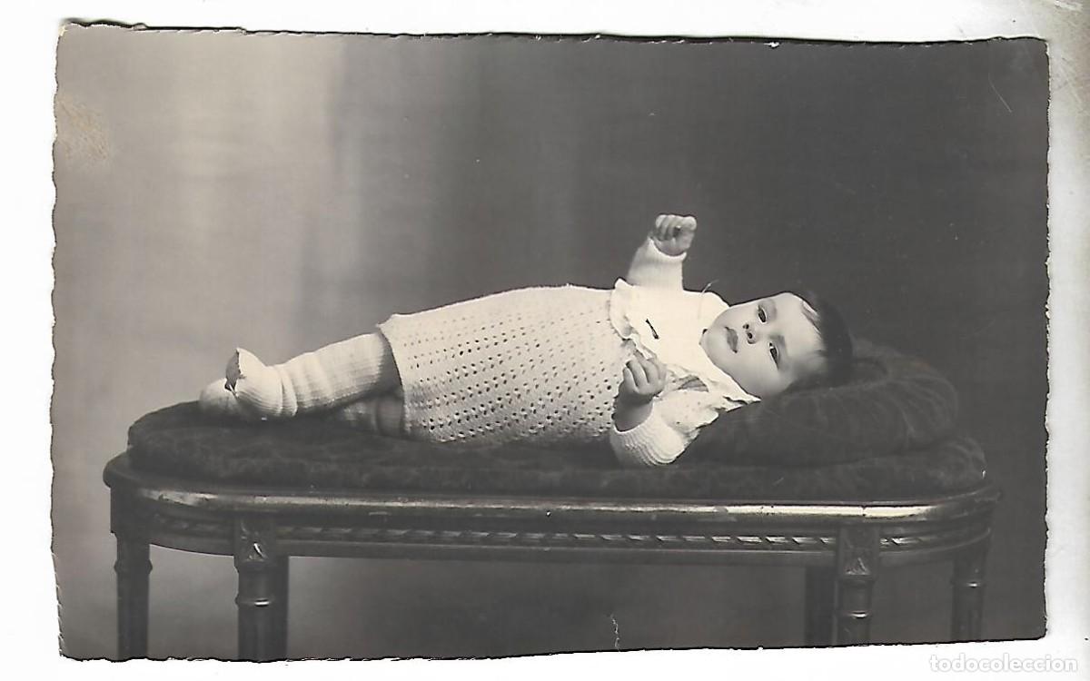 Fotograf&iacute;a antigua: ER- FOTOGRAFIA ANTIGUA DE UNA NI&Ntilde;A TUMBADA FOTO- - - -