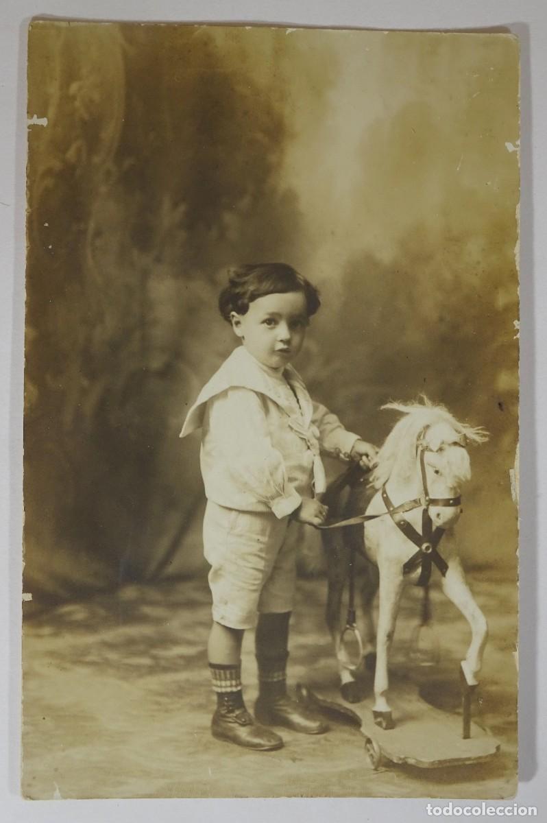 Photographie ancienne: ANTIGUA FOTOGRAF&Iacute;A DE ESTUDIO, NI&Ntilde;O CON CABALLO DE JUGUETE, VER FOTOS