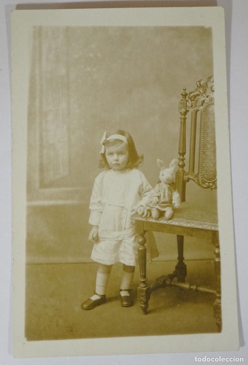 Photographie ancienne: ANTIGUA TARJETA POSTAL FOTOGR&Aacute;FICA DE ESTUDIO, NI&Ntilde;A CON PELUCHE, VER FOTOS