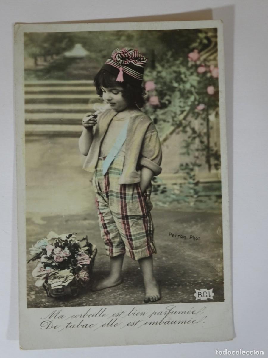 Fotografia antica: ANTIGUA TARJETA POSTAL FOTOGR&Aacute;FICA DE ESTUDIO , NI&Ntilde;O FUMANDO, VER FOTOS