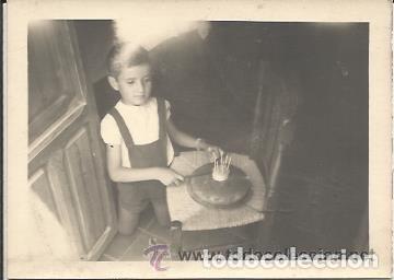 Alte Fotografie: ^^^ F714 - FOTOGRAFIA - NI&Ntilde;O CON SU TARTA DE CUMPLEA&Ntilde;OS