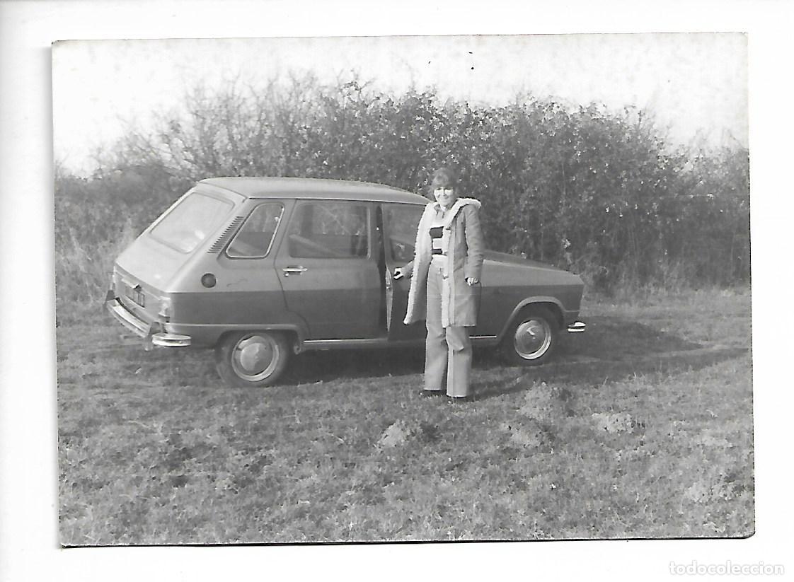 Fotografia antiga: AL- FOTOGRAFIA ANTIGUA - UNA DAMA CON UN RENAULT 6 EN EL CAMPO - FOTO -