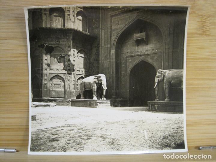 Fotograf&iacute;a antigua: LA INDIA-AGRA-ENTRADA AL FUERTE-FOTOGRAFIA ANTIGUA-SELLO EN SECO ARXIU MAS-VER FOTOS-(K-9271)