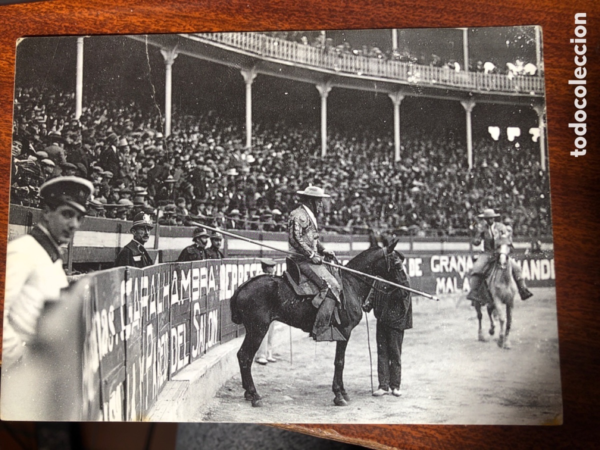 Fotograf&iacute;a antigua: Fotograf&iacute;a plaza de toros de Granada. PICADOR SIN PETO