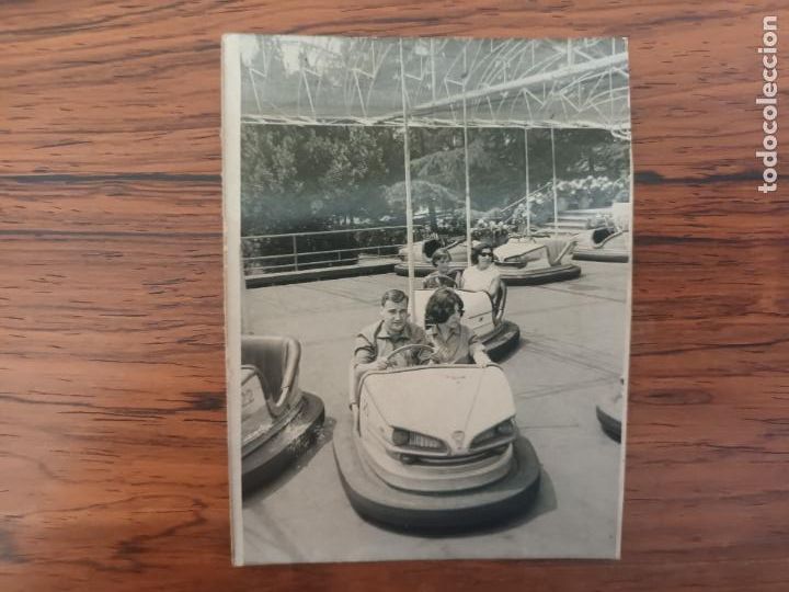 Fotograf&iacute;a antigua: FOTOGRAFIA PARQUE ATRACCIONES AUTOCHOQUE AUTO CHOQUE