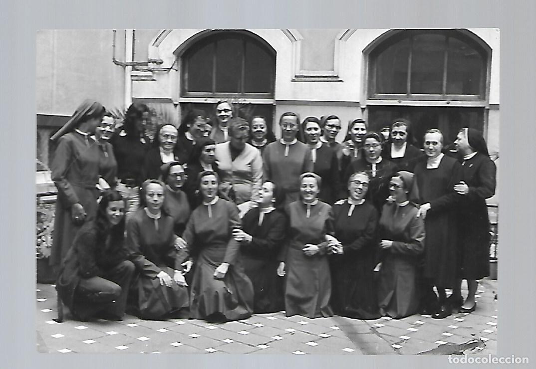 Fotograf&iacute;a antigua: M220- 2 ANTIGUAS FOTOS- DE UN GRUPO DE MONJAS EN EL CONVENTO
