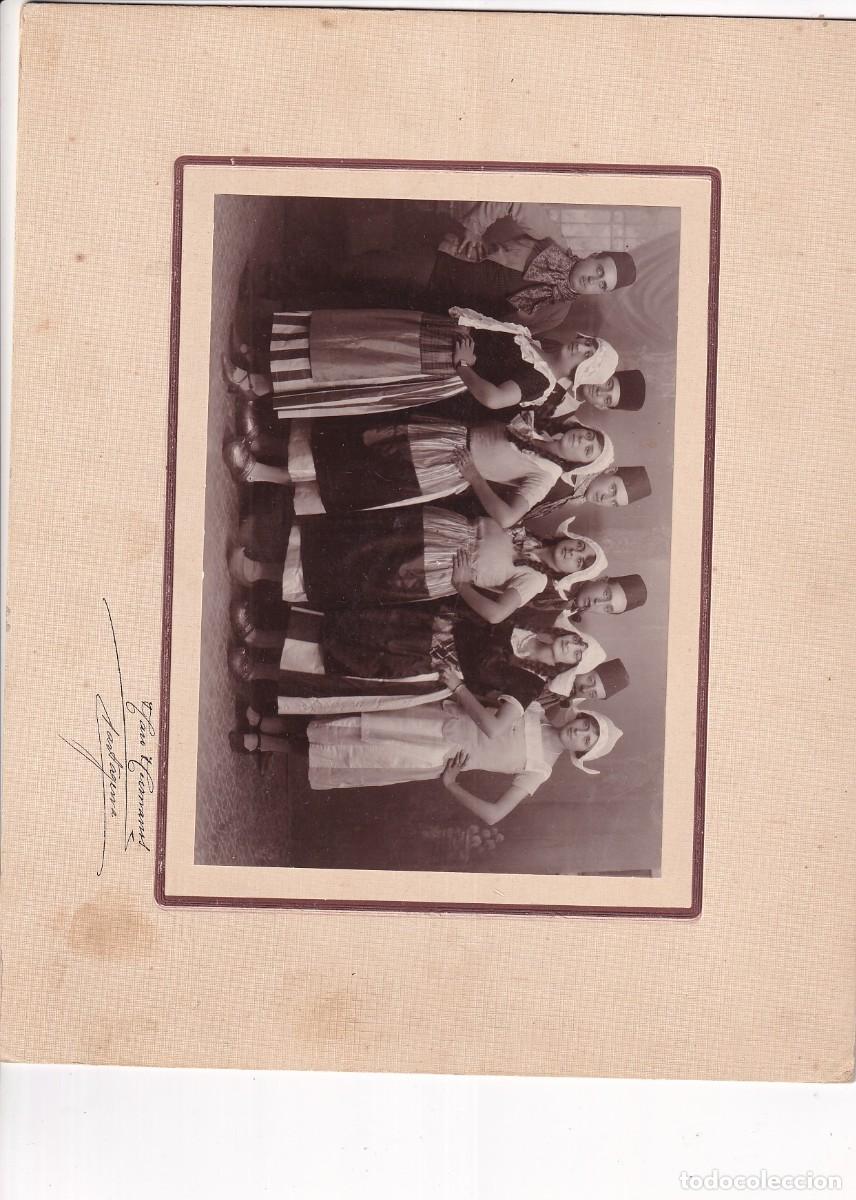 Fotografia antiga: Fotograf&iacute;a parejas disfrazadas de holandesas. Haro Hermanos Cartagena. Firma manusrita.