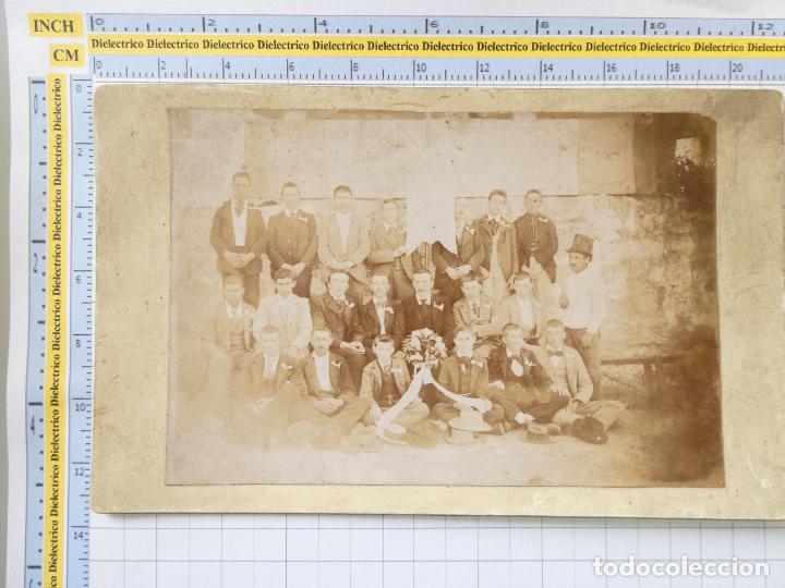 Fotograf&iacute;a antigua: FOTO FOTOGRAF&Iacute;A FINALES SIGLO XIX - INICIOS XX. HOMBRES HERMANDAD ESCUELA EMPRESA A DETERMINAR?