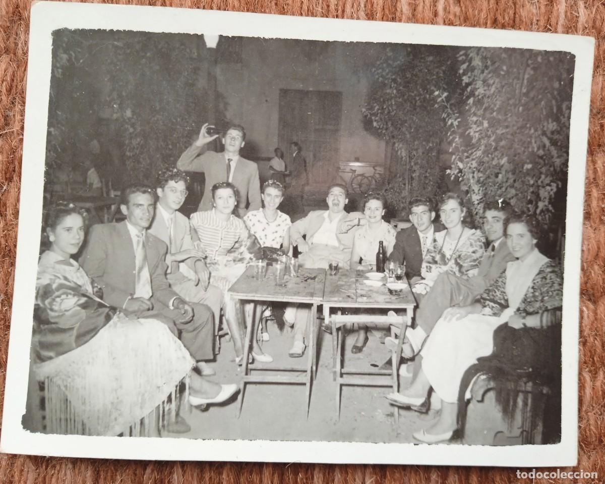 Fotograf&iacute;a antigua: DE COPAS CON MANTON DE MANILA - Foto 1