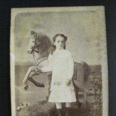 Fotografía antigua: NIÑA CON CABALLO DE JUGUETE-FOTO NAPOLEON E HIJO-FOTOGRAFIA ANTIGUA-VER FOTOS-(K-9937)