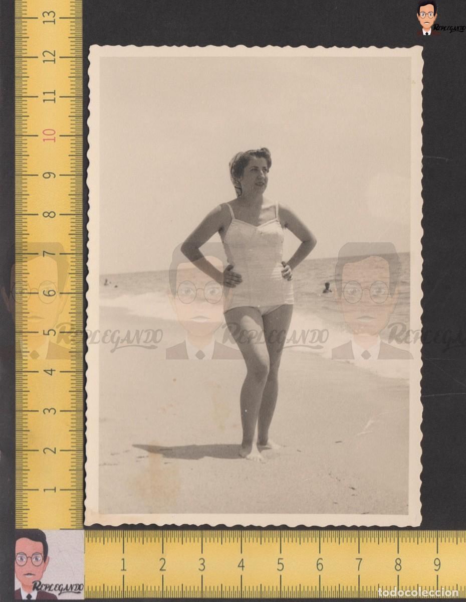 Antique Photography: MUJER POSANDO BA&Ntilde;ADOR JUNTO AL MAR PLAYA - FOTO ANTIGUA A&Ntilde;OS 50 ESPA&Ntilde;A - CHICA MODA VERANO