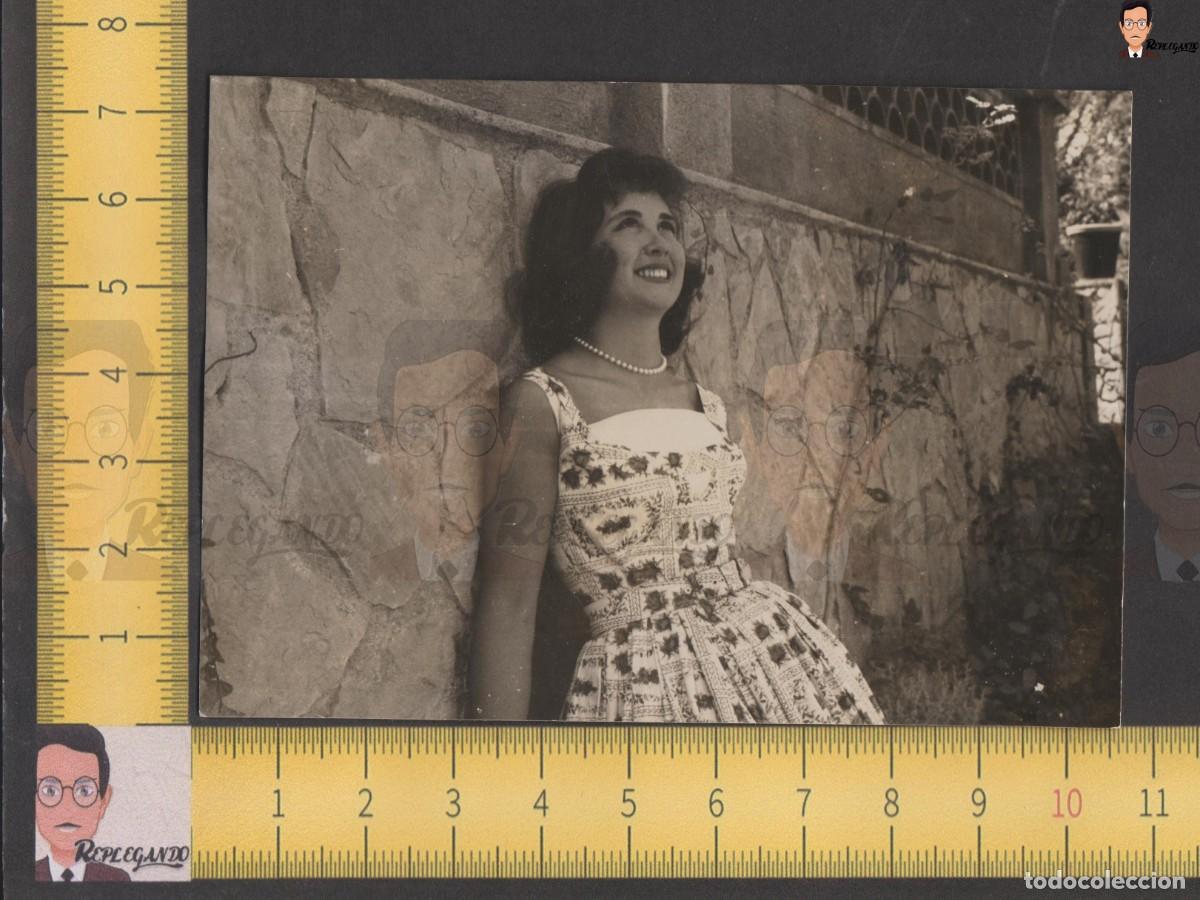 Fotografia antica: GUAPA CHICA JOVEN POSA SONRISA COLLAR PERLAS VESTIDO / FOTO ANTIGUA A&Ntilde;OS 1958 / MUJER BELLA ESPA&Ntilde;A