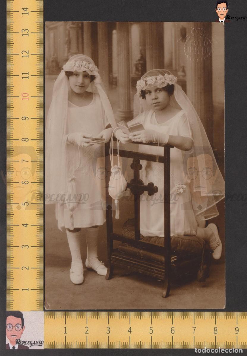 Fotograf&iacute;a antigua: PAREJA NI&Ntilde;AS VESTIDO COMUNION BOLSO MISAL ROSARIO Y VELO - FOTO ANTIGUA ESTUDIO A&Ntilde;OS 20/30 - IMPERIO