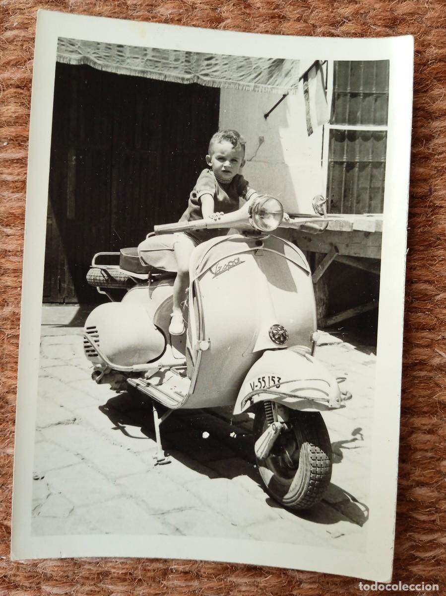 Fotograf&iacute;a antigua: MOTO VESPA