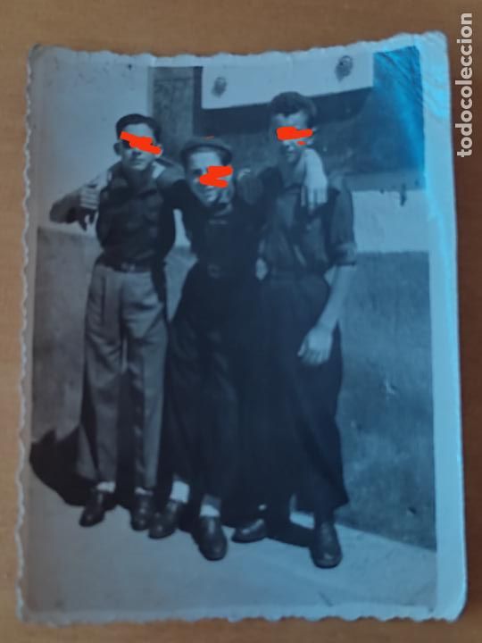 Alte Fotografie: OJE FALANGE MUCHACHOS A&Ntilde;OS 50 FOTO PARTICULAR 7,5 X 5,5 CM SELLO DORSO BADAJOZ